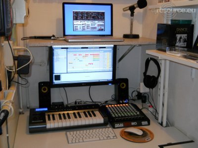 Our MEMBERS can Enlarge : Mini Studio